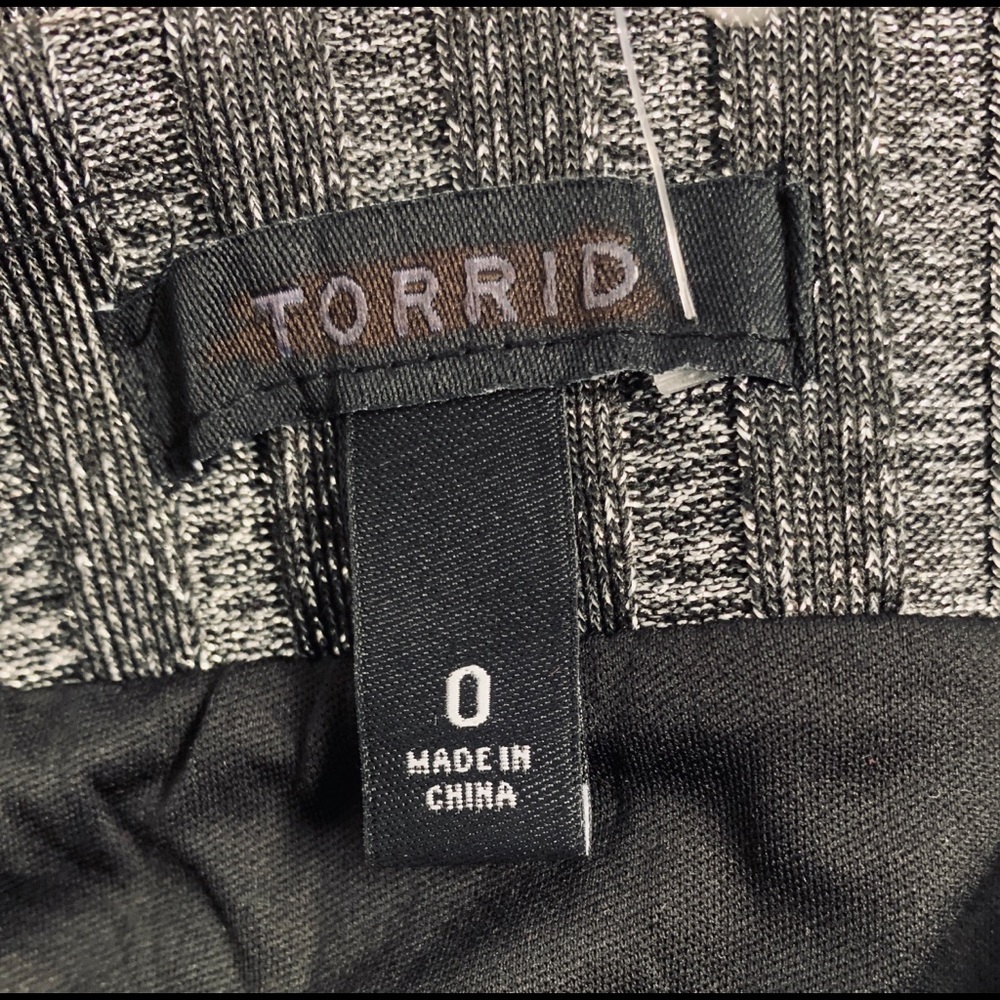 Torrid Silver Glitter Pencil Skirt - Picture 4 of 6